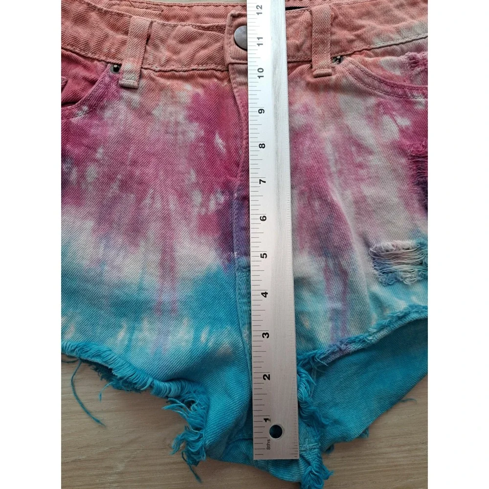 BDG‎ Boho High Rise Cheeky Tie Dye Distressed Denim Shorts 29 (Measures 27